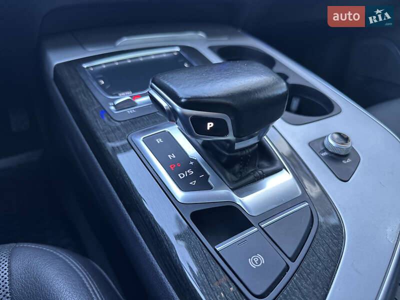 Позашляховик / Кросовер Audi Q7 2016 в Рівному