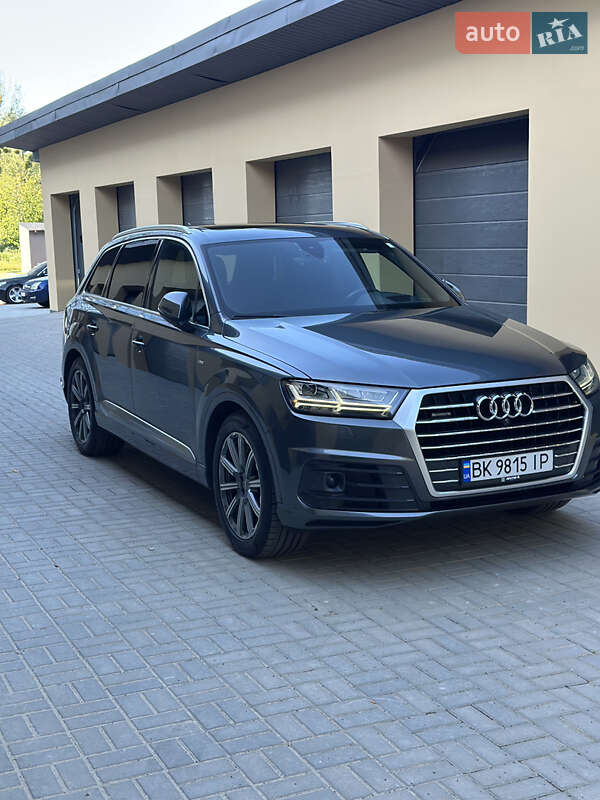 Позашляховик / Кросовер Audi Q7 2016 в Рівному