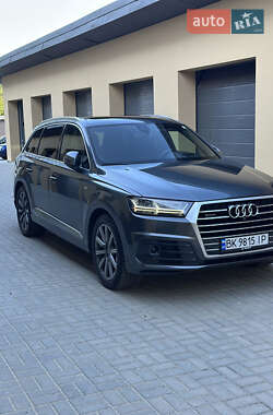 Позашляховик / Кросовер Audi Q7 2016 в 