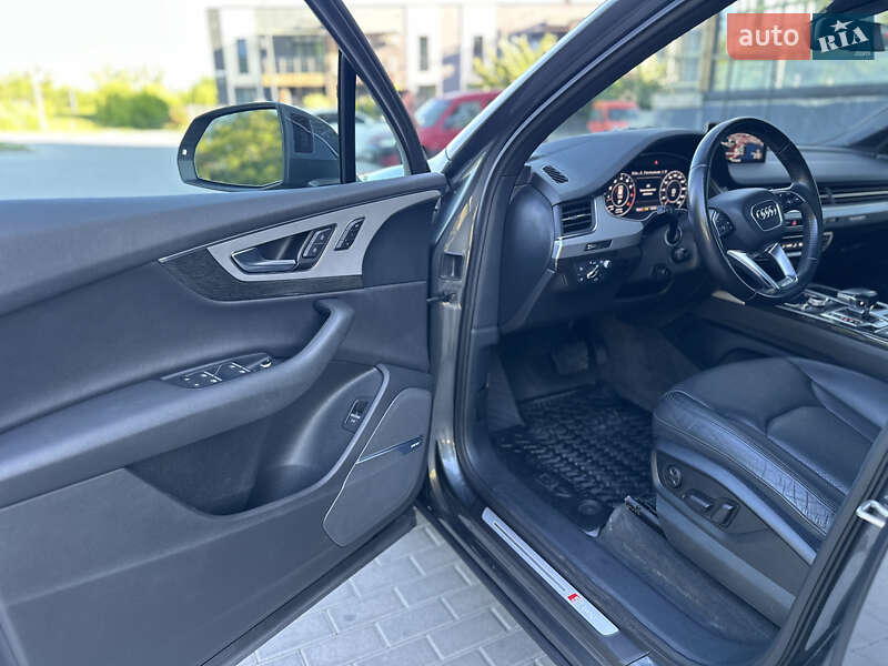 Позашляховик / Кросовер Audi Q7 2016 в Рівному