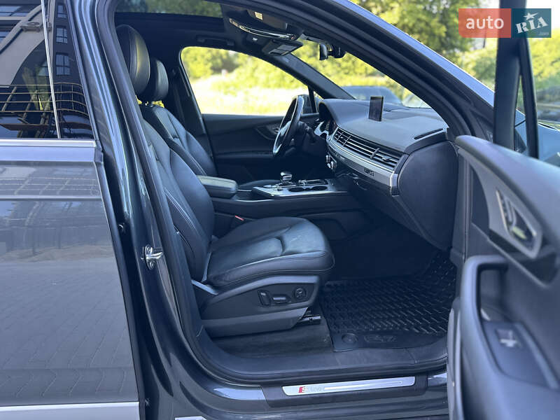 Позашляховик / Кросовер Audi Q7 2016 в Рівному
