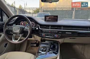 Внедорожник / Кроссовер Audi Q7 2016 в 