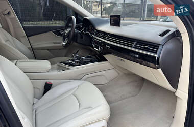 Внедорожник / Кроссовер Audi Q7 2016 в 