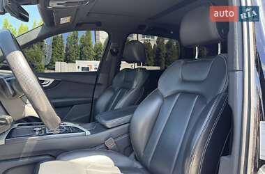 Внедорожник / Кроссовер Audi Q7 2015 в 