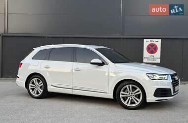 Позашляховик / Кросовер Audi Q7 2017 в 