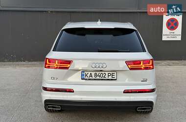 Позашляховик / Кросовер Audi Q7 2017 в 