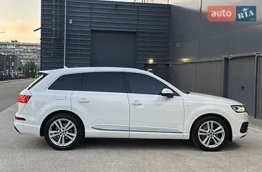 Позашляховик / Кросовер Audi Q7 2017 в 