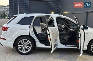 Позашляховик / Кросовер Audi Q7 2017 в 