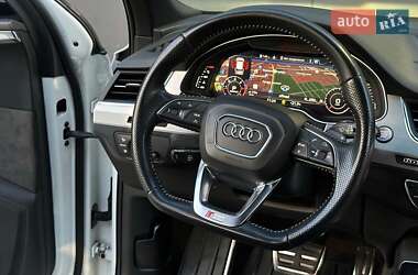 Позашляховик / Кросовер Audi Q7 2017 в 