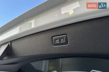 Позашляховик / Кросовер Audi Q7 2017 в 