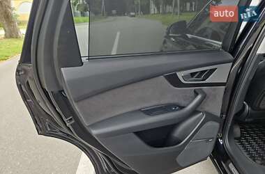 Внедорожник / Кроссовер Audi Q7 2016 в 