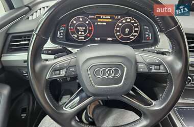 Внедорожник / Кроссовер Audi Q7 2016 в 