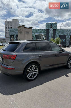 Внедорожник / Кроссовер Audi Q7 2018 в 