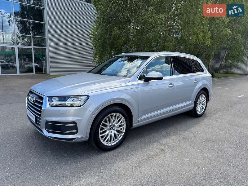 Внедорожник / Кроссовер Audi Q7 2015 в 