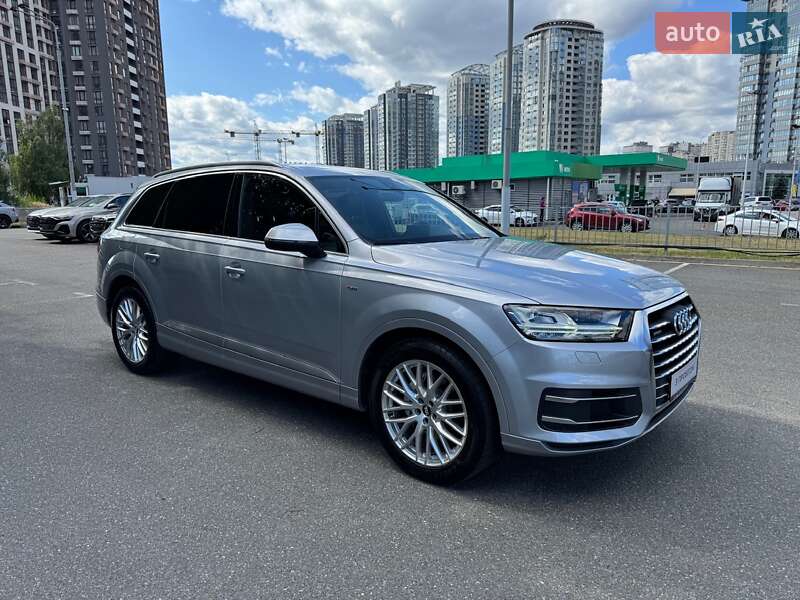 Позашляховик / Кросовер Audi Q7 2015 в Києві