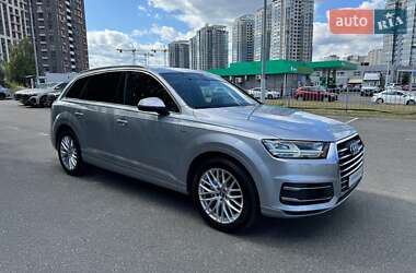 Внедорожник / Кроссовер Audi Q7 2015 в 