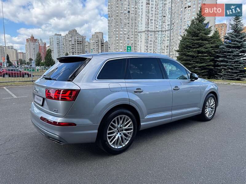 Позашляховик / Кросовер Audi Q7 2015 в Києві