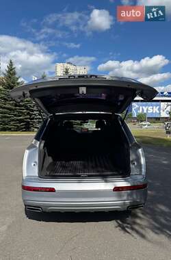 Внедорожник / Кроссовер Audi Q7 2015 в 