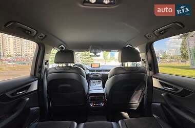 Внедорожник / Кроссовер Audi Q7 2015 в 