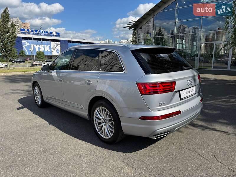 Позашляховик / Кросовер Audi Q7 2015 в Києві