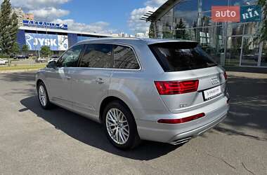 Внедорожник / Кроссовер Audi Q7 2015 в 