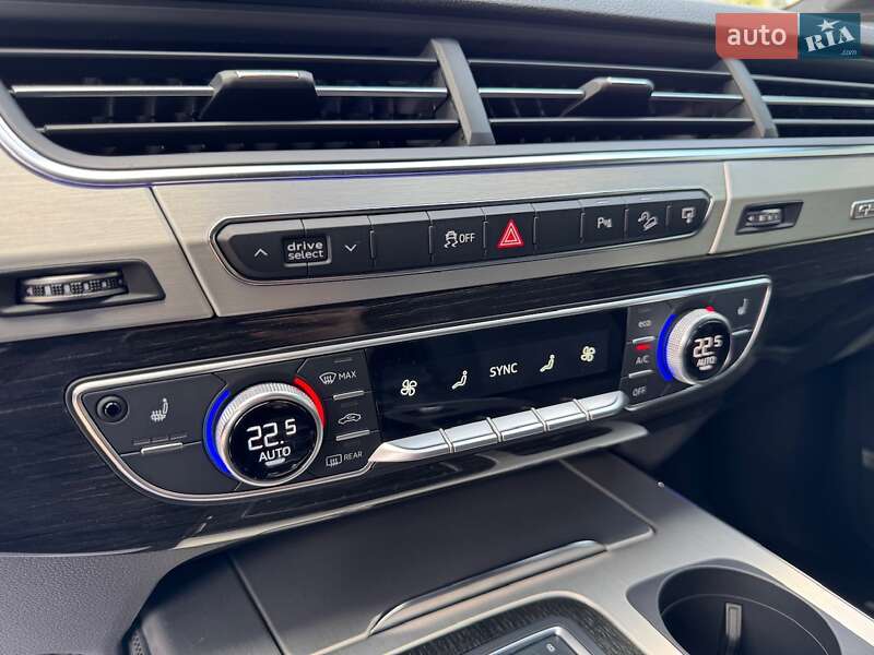 Позашляховик / Кросовер Audi Q7 2015 в Києві