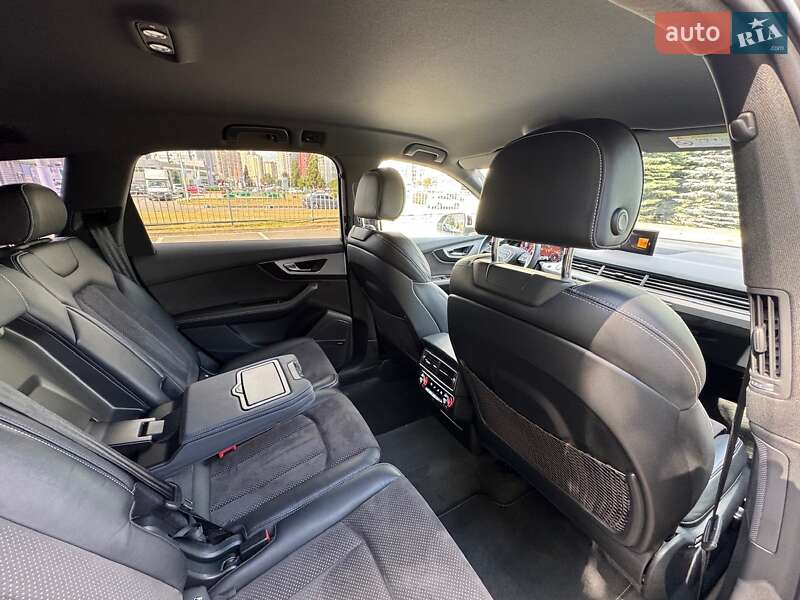 Позашляховик / Кросовер Audi Q7 2015 в Києві