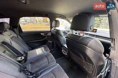 Внедорожник / Кроссовер Audi Q7 2015 в 