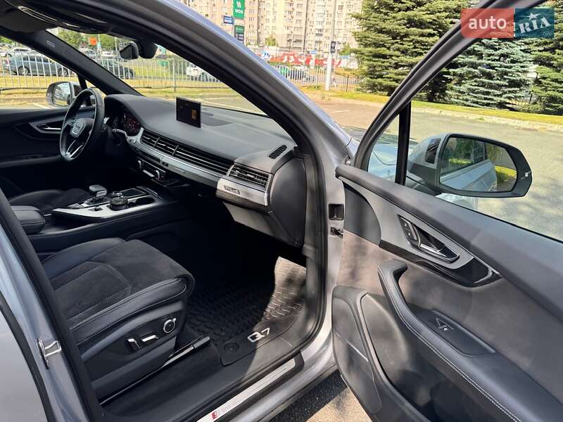 Позашляховик / Кросовер Audi Q7 2015 в Києві