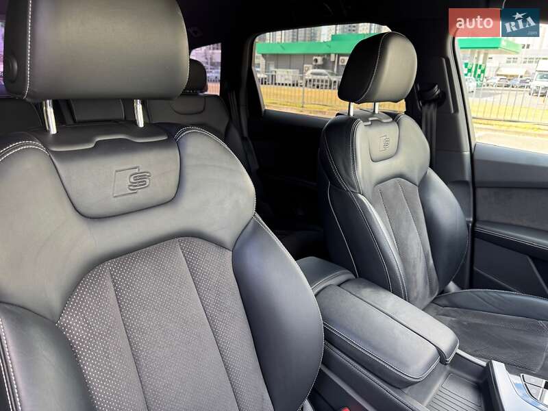 Позашляховик / Кросовер Audi Q7 2015 в Києві