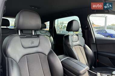 Внедорожник / Кроссовер Audi Q7 2015 в 