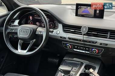 Внедорожник / Кроссовер Audi Q7 2015 в 