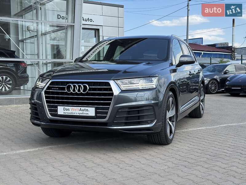 Внедорожник / Кроссовер Audi Q7 2015 в 