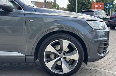 Внедорожник / Кроссовер Audi Q7 2015 в 