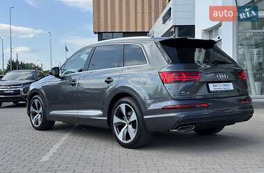 Внедорожник / Кроссовер Audi Q7 2015 в 