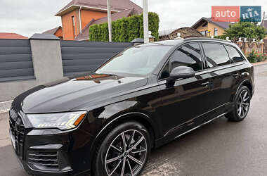 Внедорожник / Кроссовер Audi Q7 2021 в 