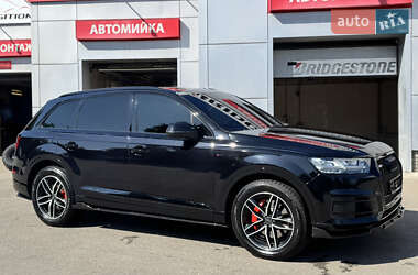 Внедорожник / Кроссовер Audi Q7 2016 в 