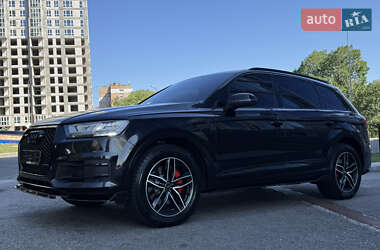 Внедорожник / Кроссовер Audi Q7 2016 в 