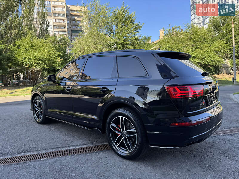 Внедорожник / Кроссовер Audi Q7 2016 в Запорожье