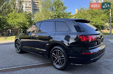 Внедорожник / Кроссовер Audi Q7 2016 в 