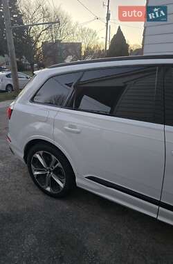 Внедорожник / Кроссовер Audi Q7 2021 в 