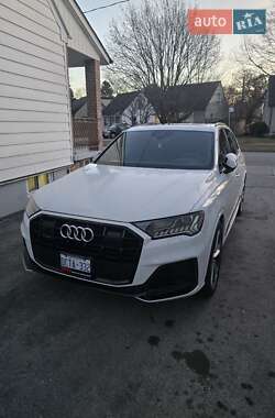 Внедорожник / Кроссовер Audi Q7 2021 в 