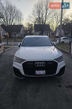 Внедорожник / Кроссовер Audi Q7 2021 в 