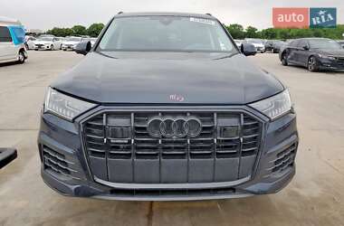 Позашляховик / Кросовер Audi Q7 2024 в 