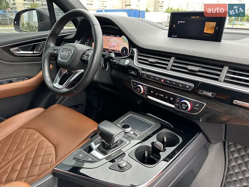 Внедорожник / Кроссовер Audi Q7 2017 в Киеве