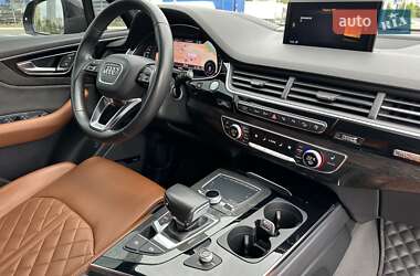 Внедорожник / Кроссовер Audi Q7 2017 в 