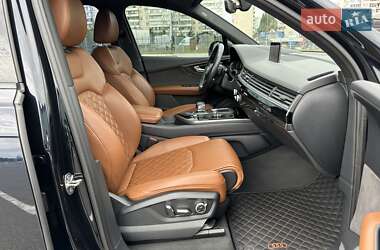 Внедорожник / Кроссовер Audi Q7 2017 в 