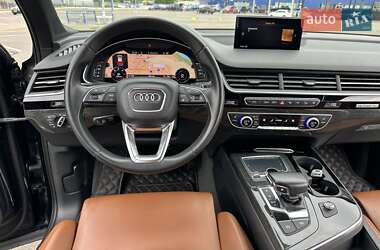 Внедорожник / Кроссовер Audi Q7 2017 в 