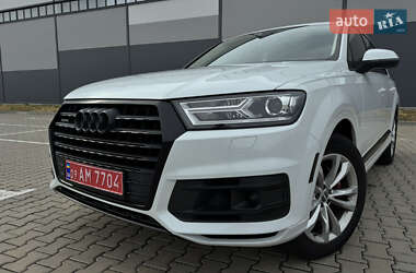 Внедорожник / Кроссовер Audi Q7 2017 в 