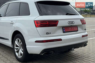 Внедорожник / Кроссовер Audi Q7 2017 в 